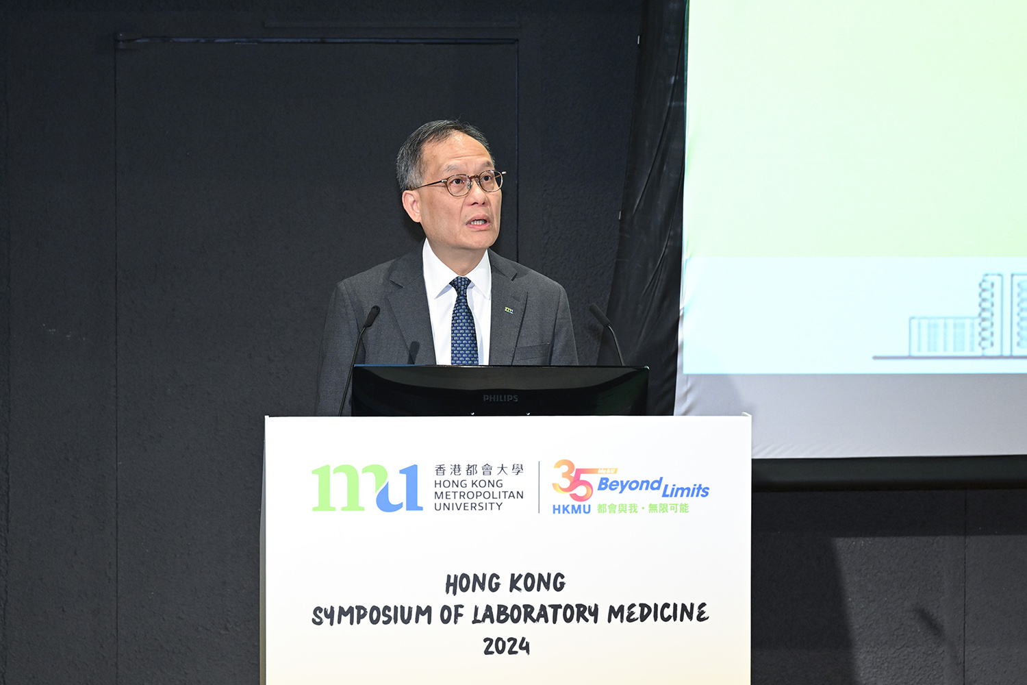 HKMU President Prof. Paul Lam Kwan-sing said that the University will integrate smart technologies into the laboratory setting.